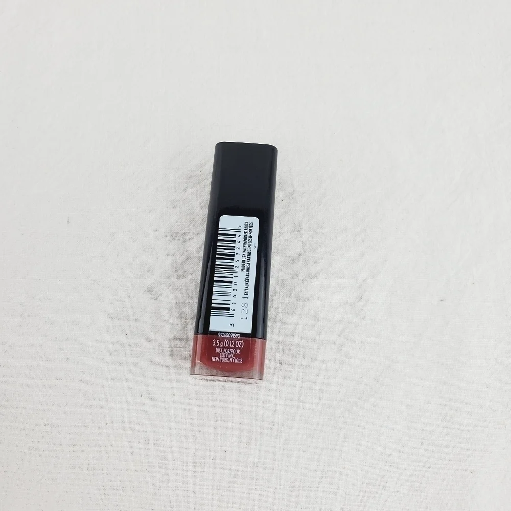 LAST ONE 🔥COVERGIRL EXHIBITIONIST cream lipstick